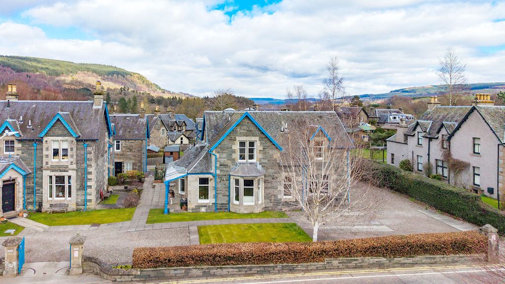 Property photo 2 of 23