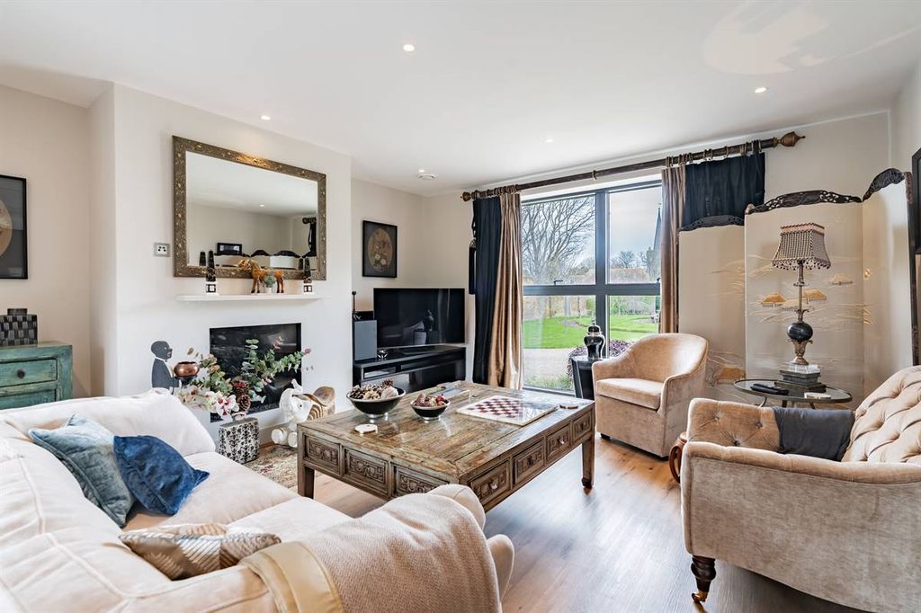 Property photo 3 of 37