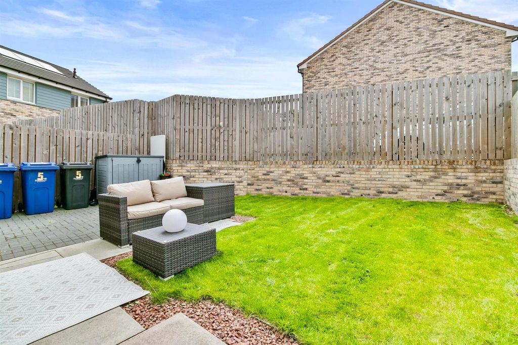 Property photo 2 of 27