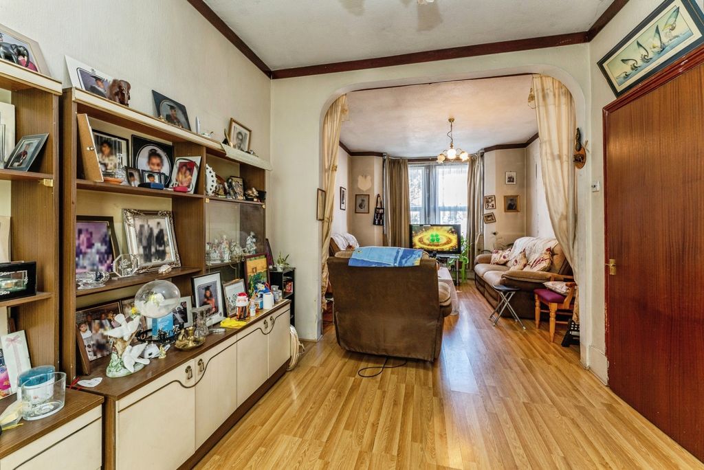 Property photo 3 of 23 Pbox-Img.Jpg