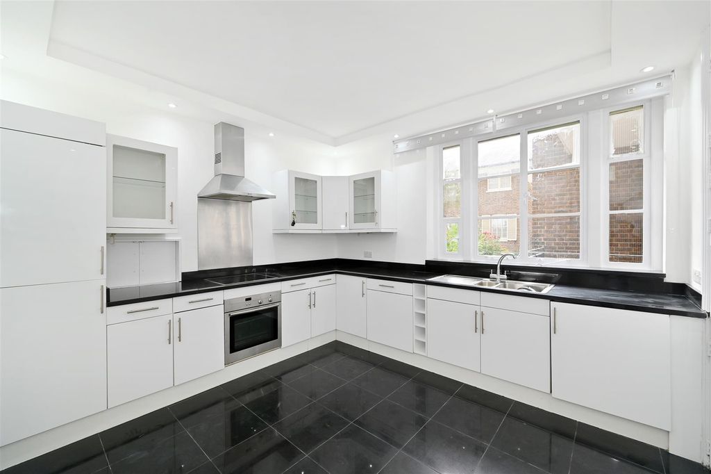 Property photo 3 of 17 1-34-Bryanston-Square (4).Jpg