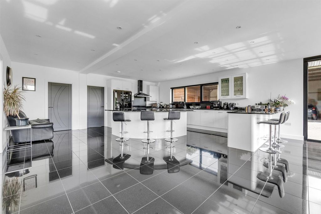 Property photo 2 of 30 Kitchen