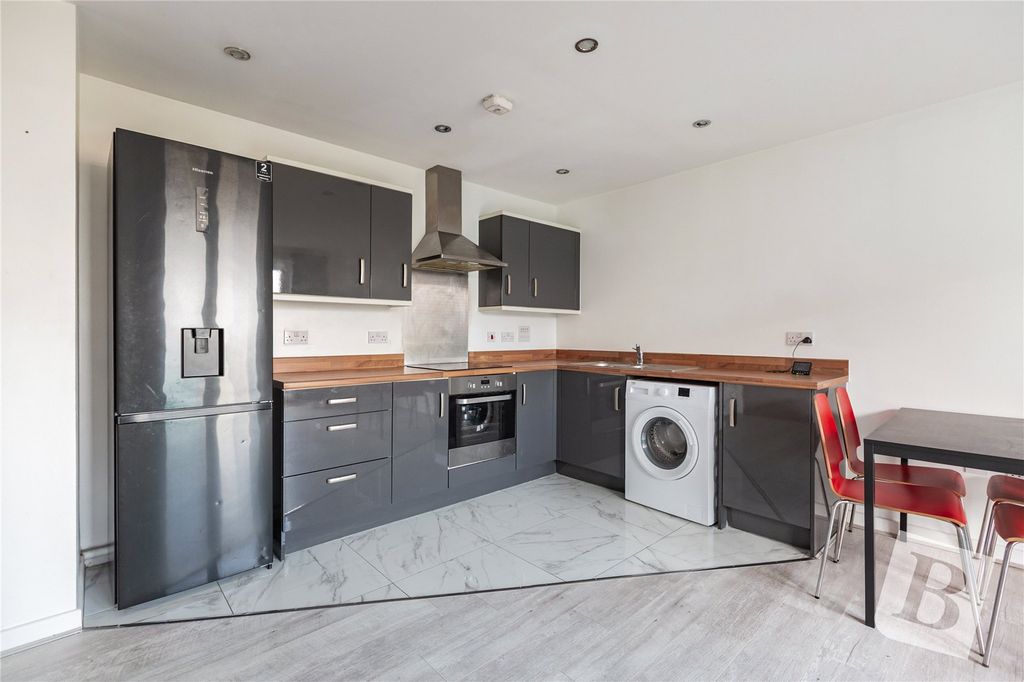 Property photo 1 of 17 Kitchen