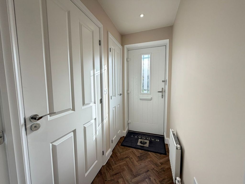 Property photo 3 of 27