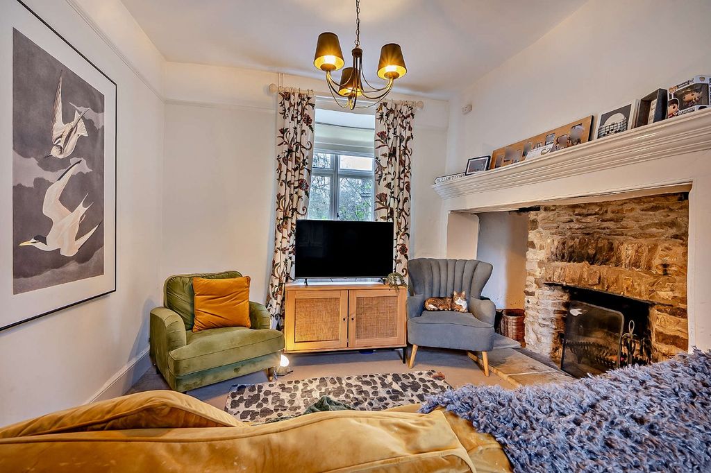 Property photo 2 of 11 Snug