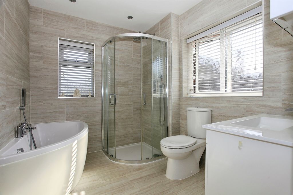 Property photo 3 of 26 Bathroom