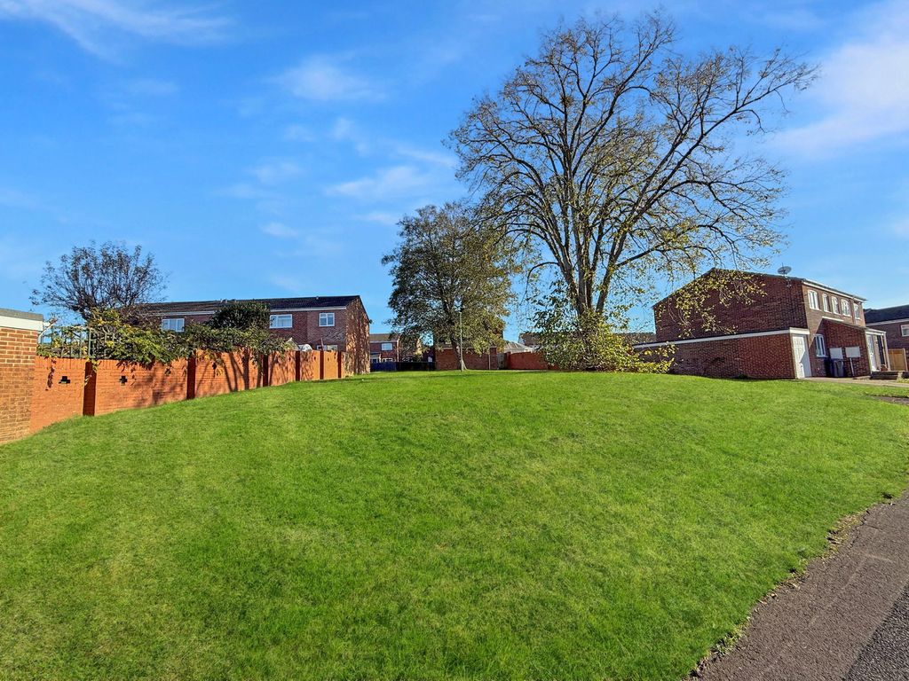 Property photo 2 of 21