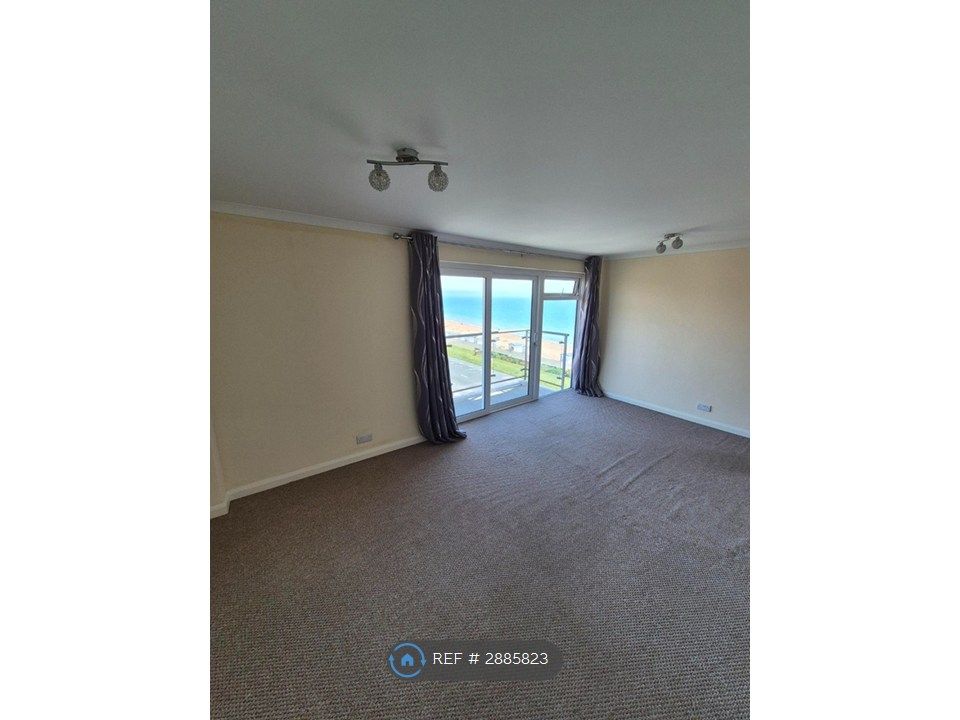 Property photo 3 of 14 Living / Dining Room
