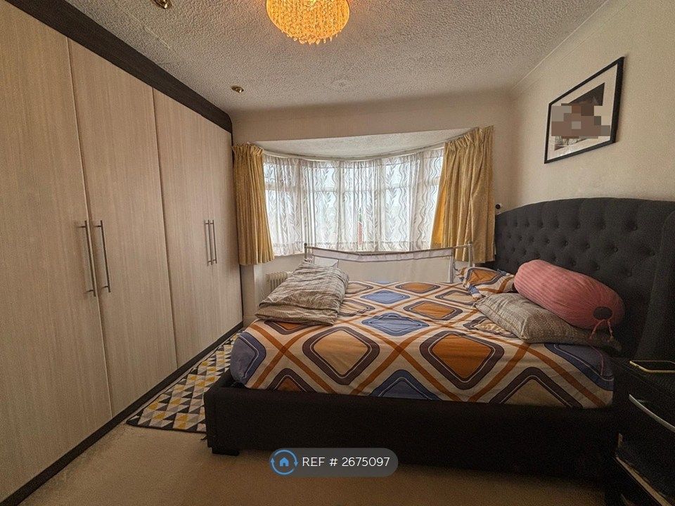 Property photo 2 of 13 Bedroom 1