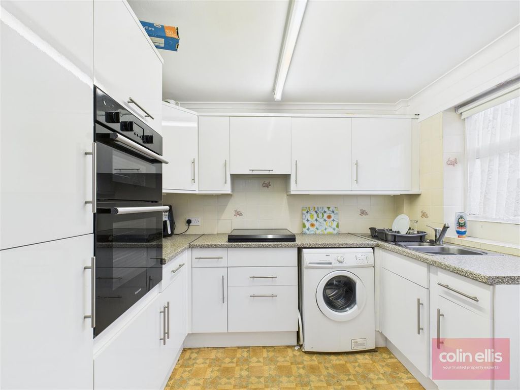 Property photo 2 of 17 Cam05075G0-Pr0245-Still014.Jpg