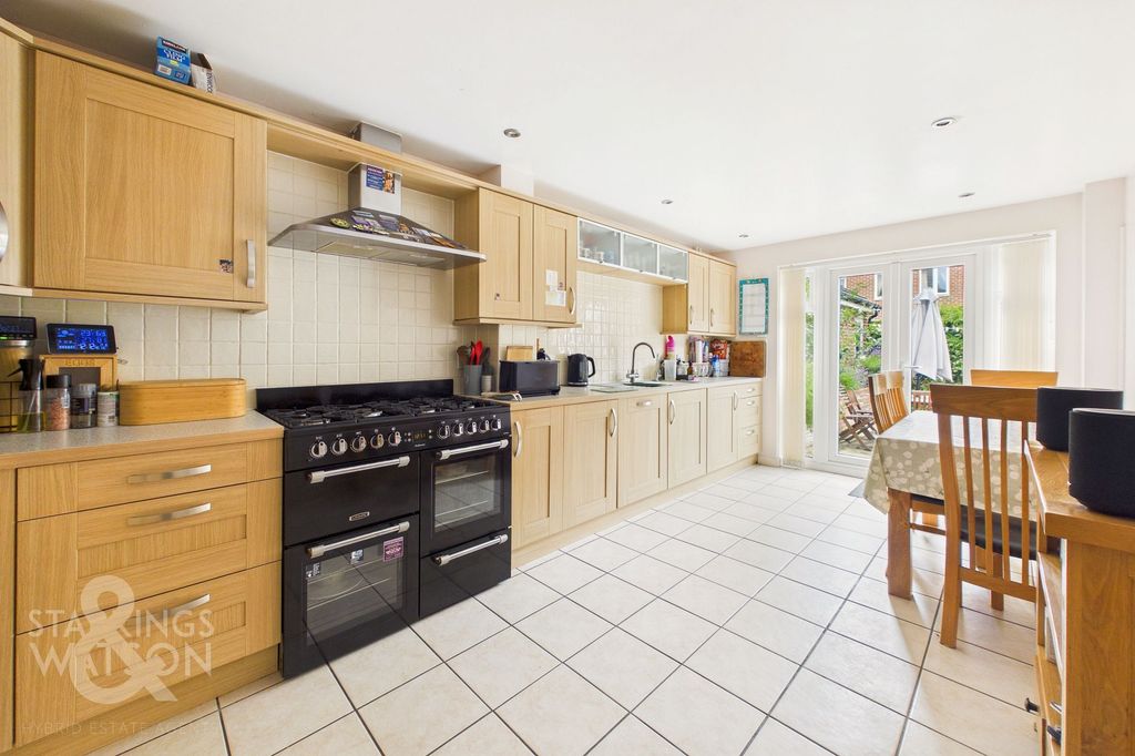 Property photo 3 of 32