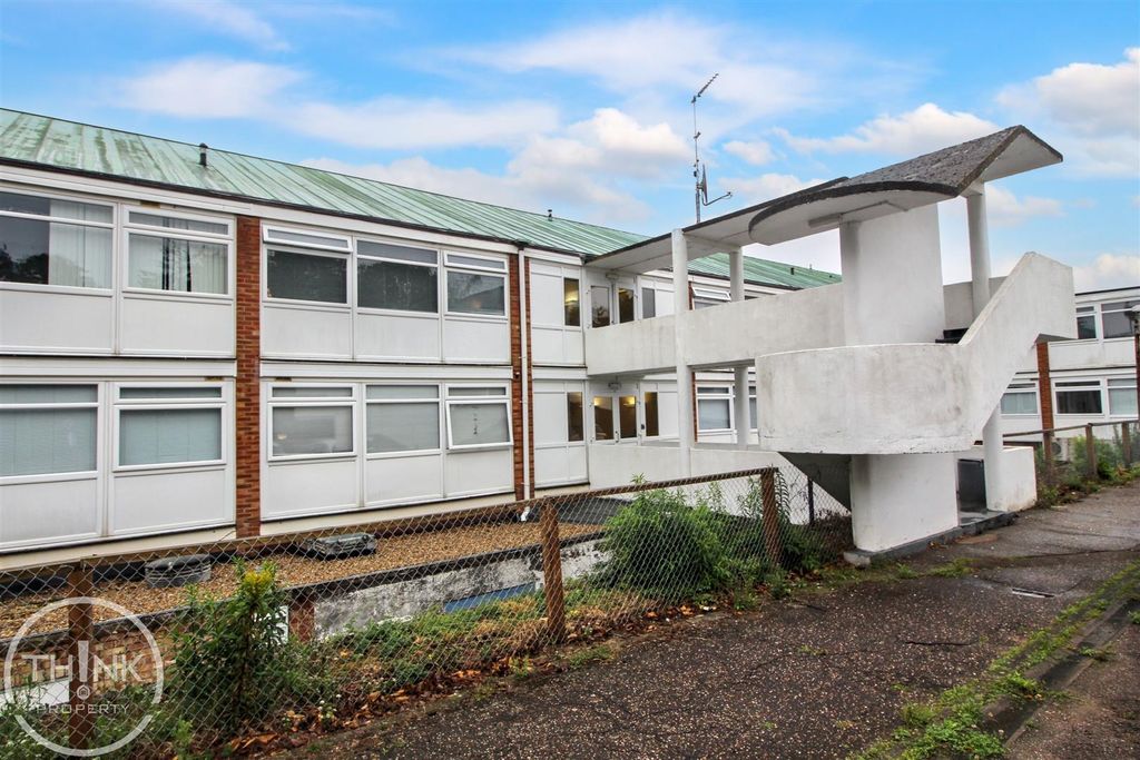 Property photo 1 of 7 Front