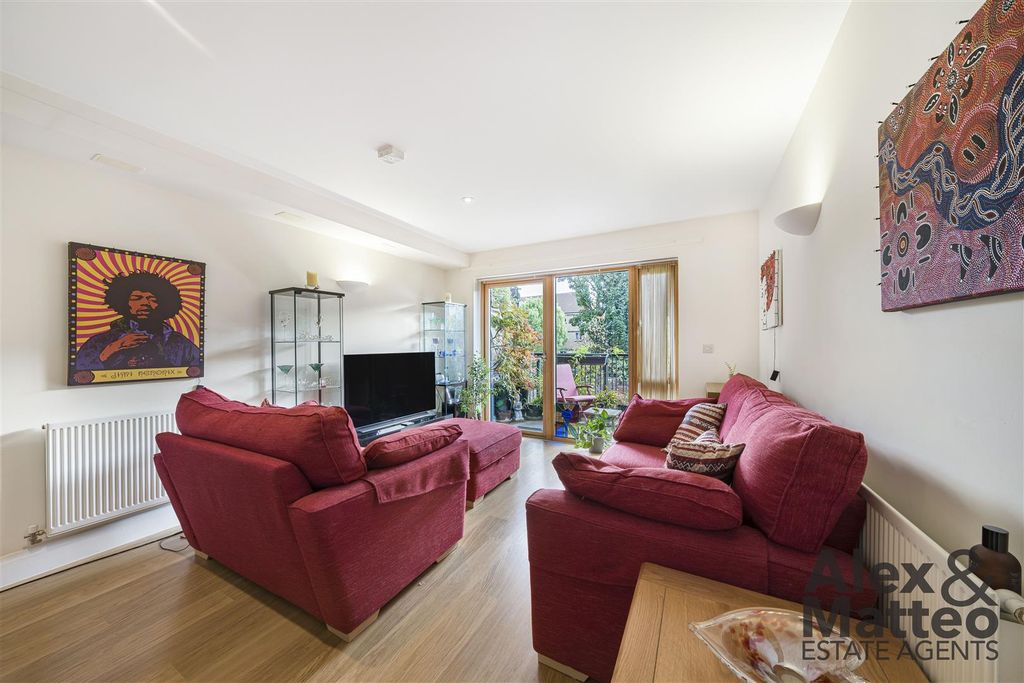 Property photo 2 of 19 Kite House