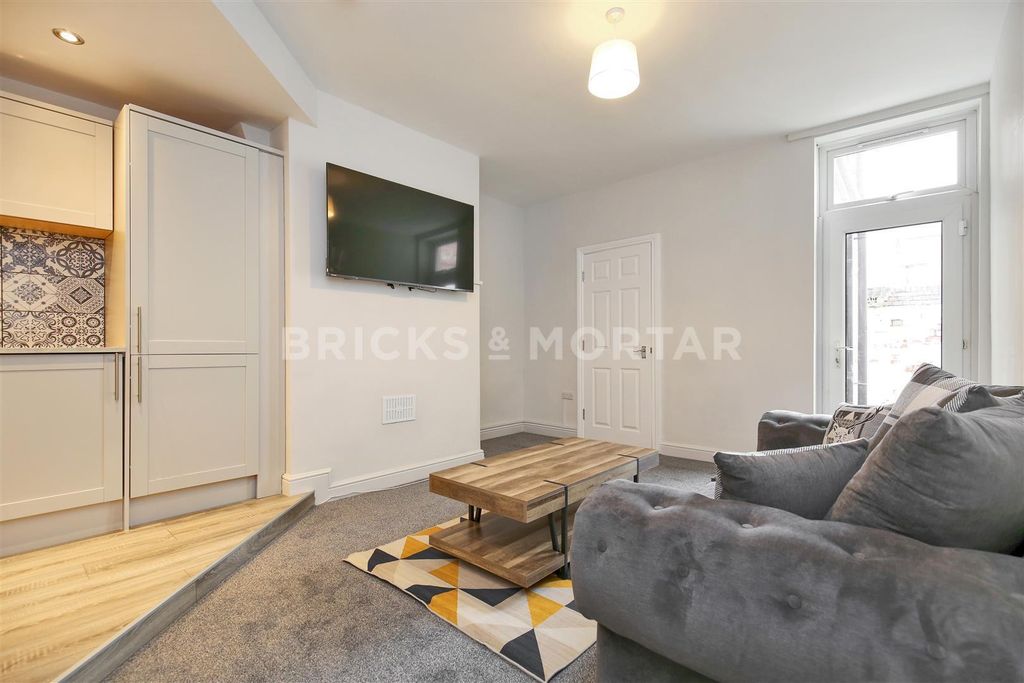 Property photo 3 of 12 4Zq8Zxosauctycxh30Kyva.Jpg