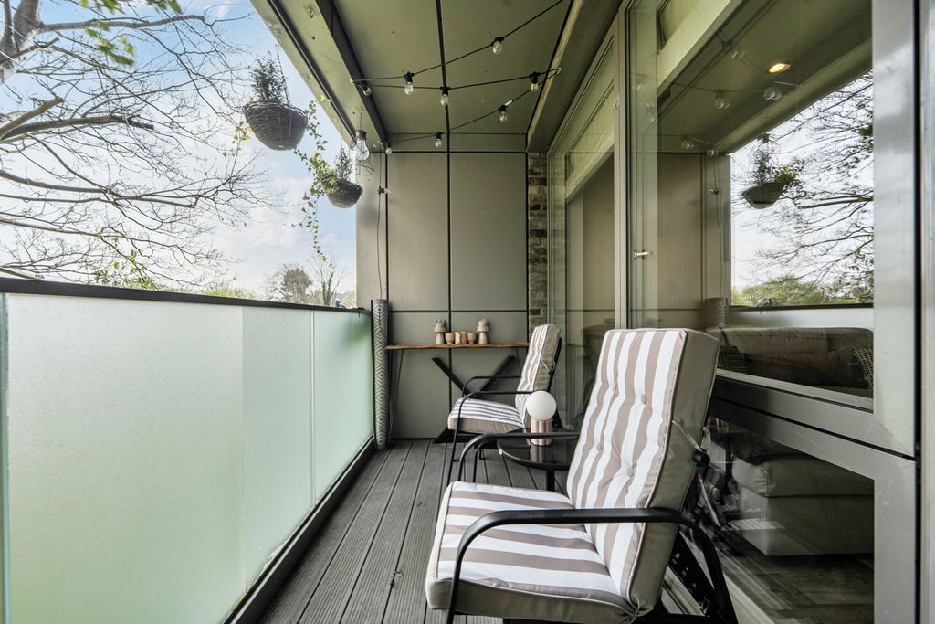 Property photo 2 of 20 Balcony