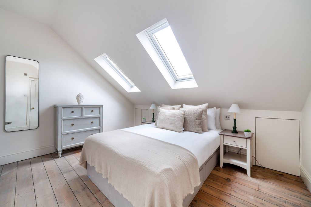 Property photo 3 of 27 Bedroom