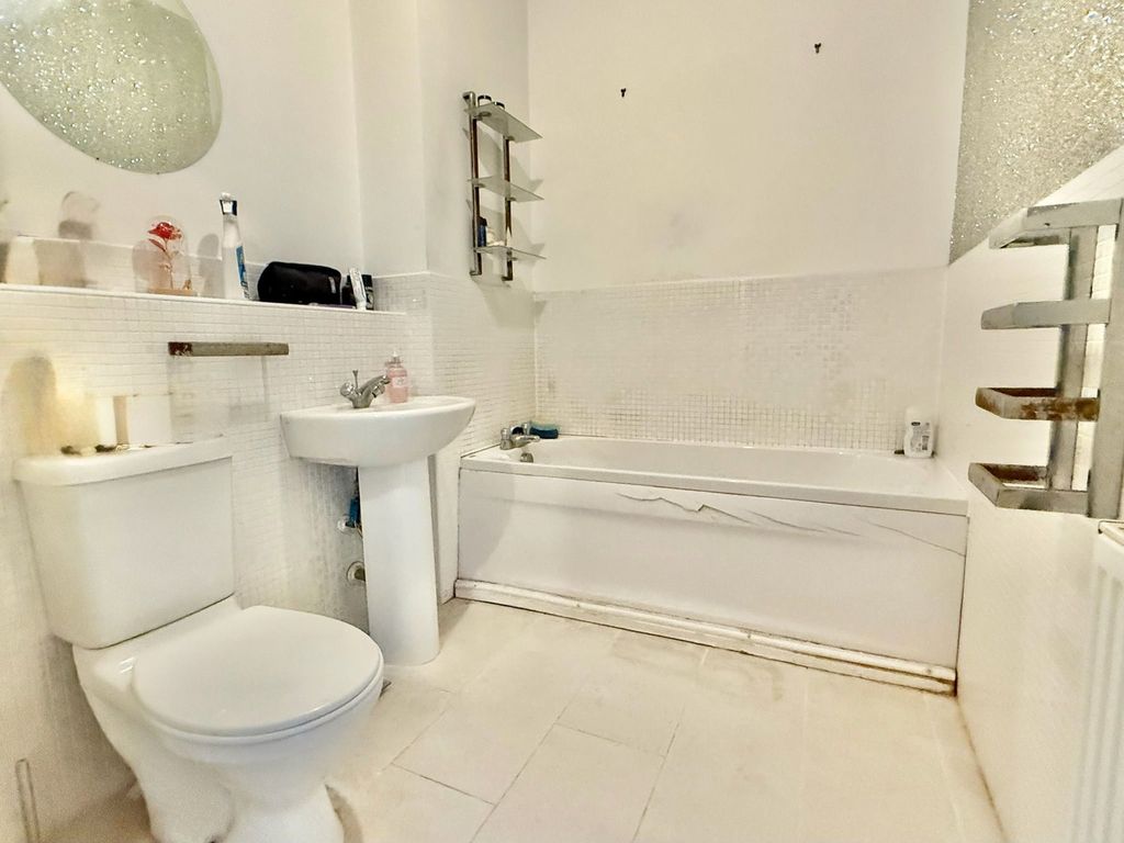 Additional image 9 of 2 bed flat for saleLowbridge Walk, Bilston WV14