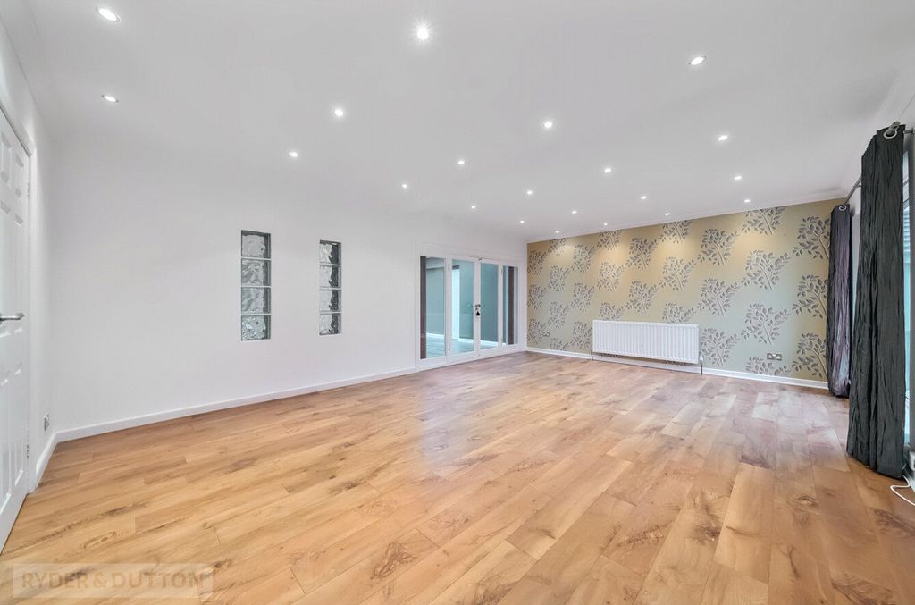 Property photo 3 of 37 Picture No. 24