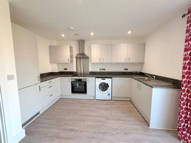 Property photo 3 of 10 Kitchen