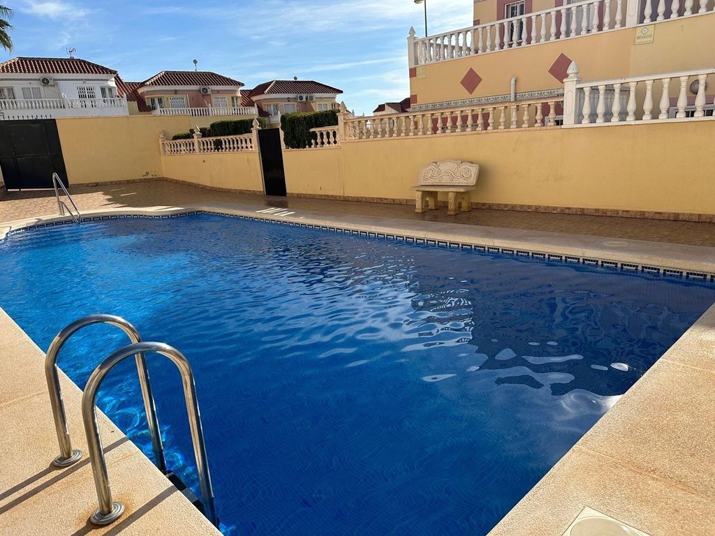 Property photo 2 of 32