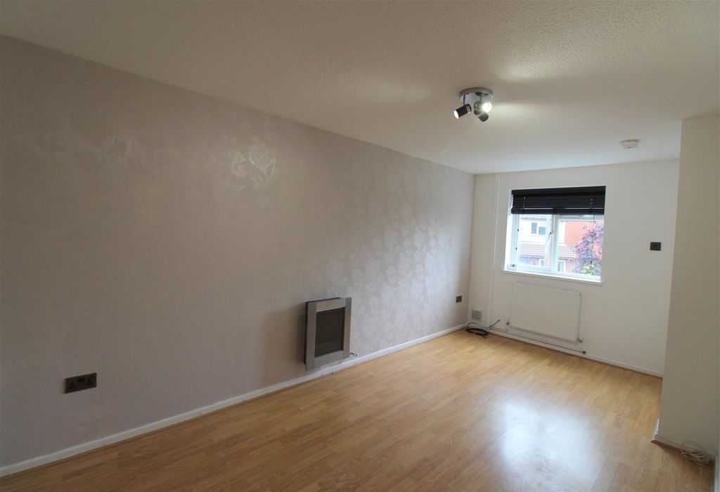 Property photo 3 of 8 Lounge.Jpg