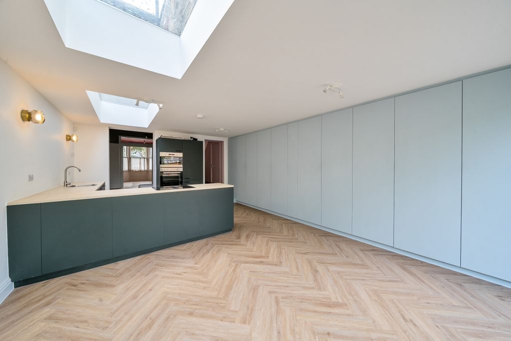 Property photo 3 of 16 1376205-3-6909Dcd...