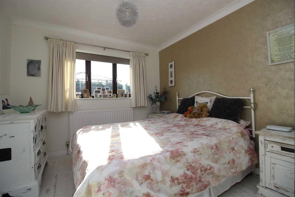 Property photo 2 of 15 Picture No. 23