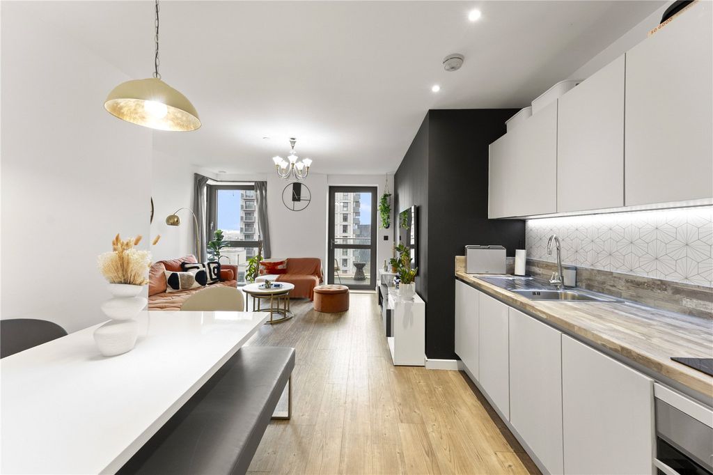 Property photo 1 of 19 Picture No. 12