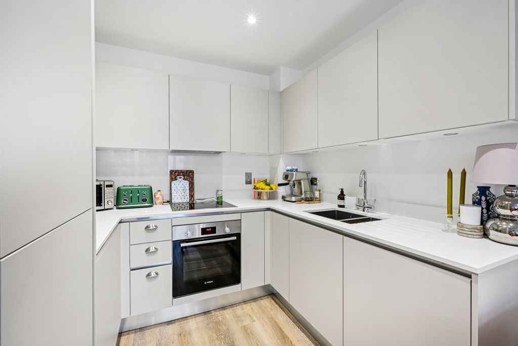 Property photo 3 of 19 Kitchen