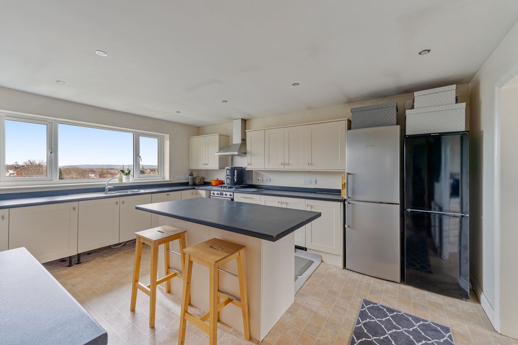 Property photo 3 of 27 Kitchen