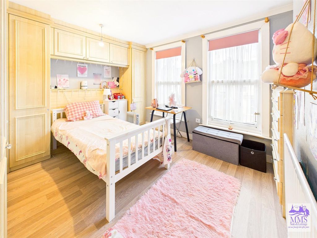 Property photo 1 of 16 Cam04098G0-Pr0105-Still015.Jpg