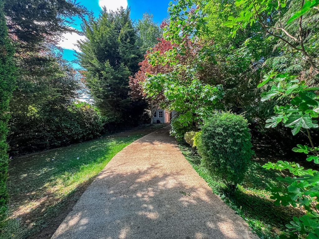 Property photo 3 of 33