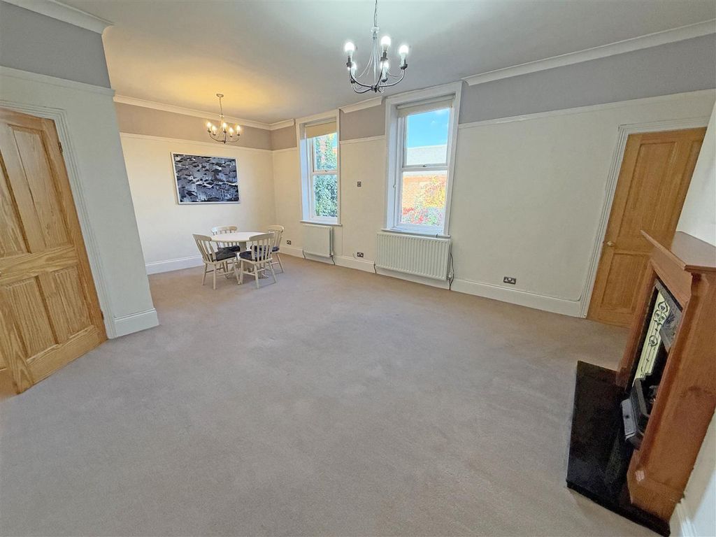 Property photo 3 of 9 Cleveland Avenue Lounge.Jpg
