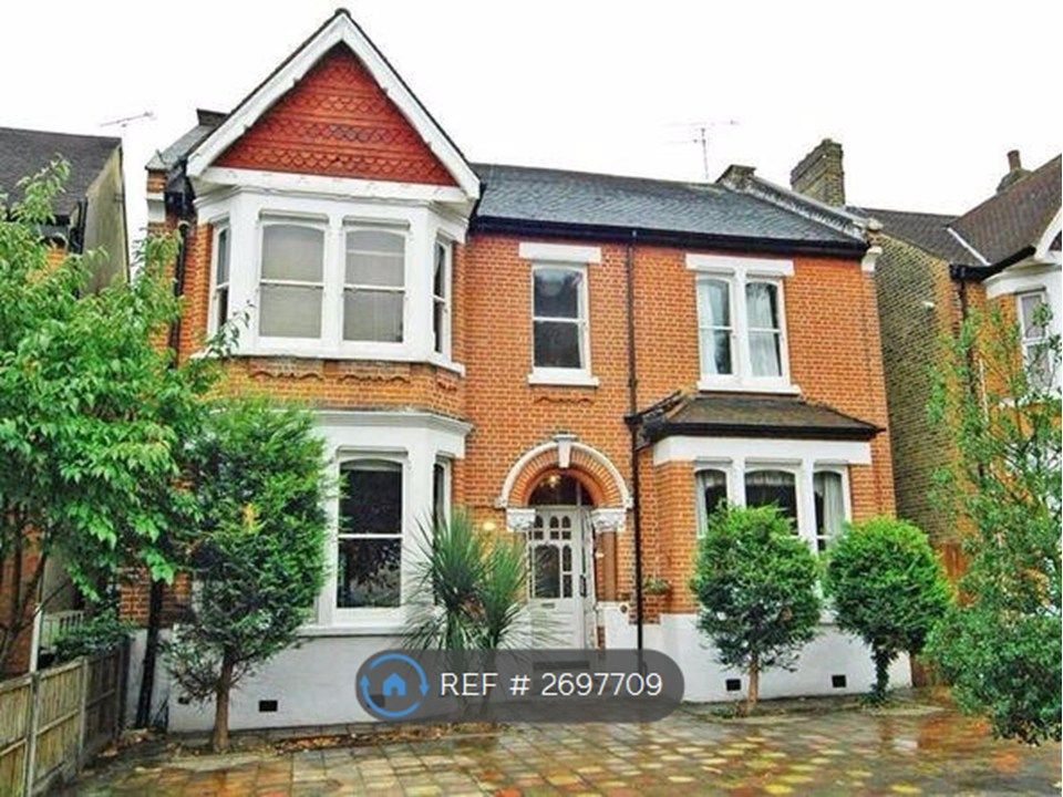 Property photo 1 of 8 Building