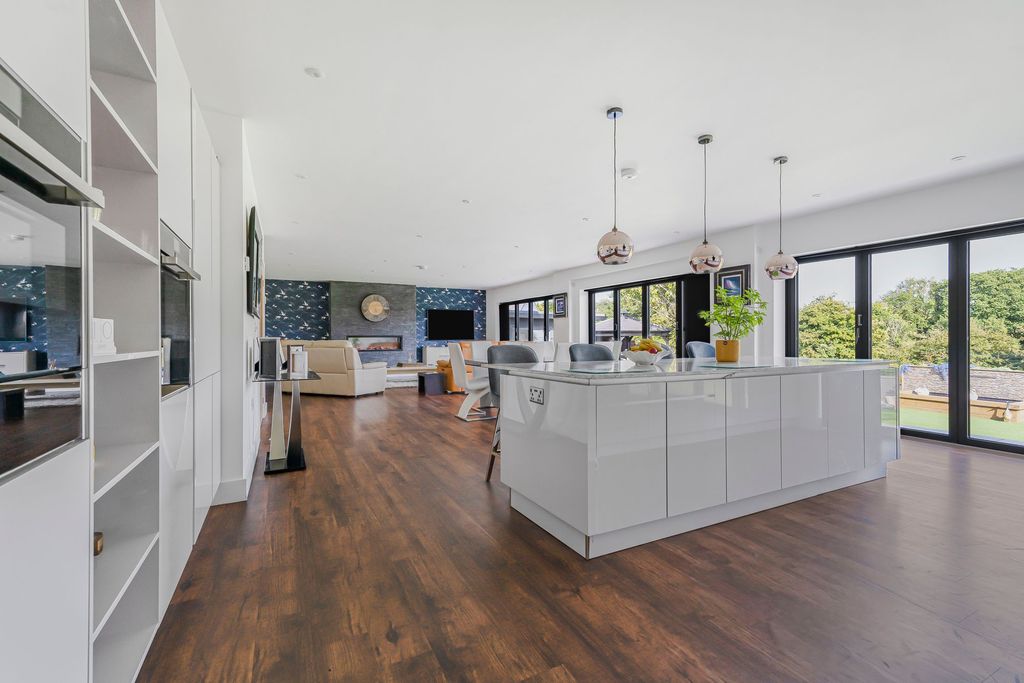 Property photo 3 of 33