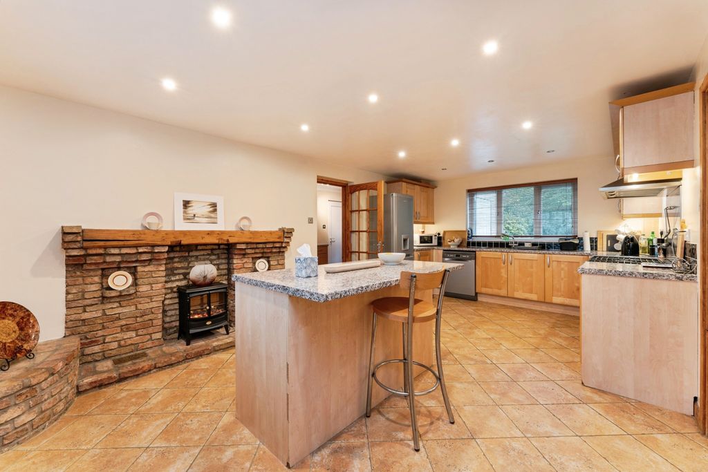 Property photo 3 of 26 Kitchen Diner