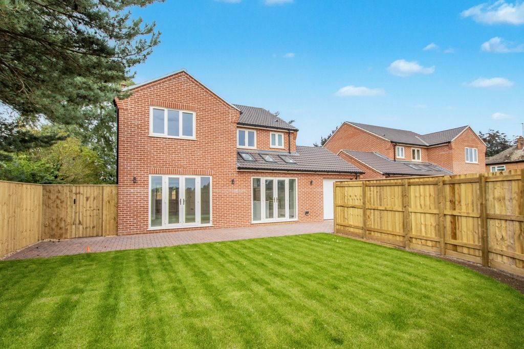 Property photo 2 of 24 4432664
