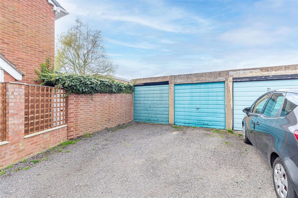 Property photo 3 of 23 Oseir-Close-Garage.Jpg
