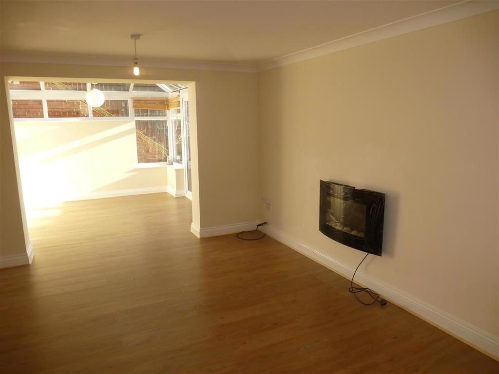 Property photo 2 of 17 Lounge