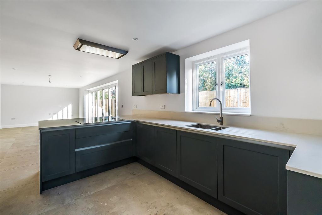 Property photo 2 of 13 105A-Lower-Road-13.Jpg