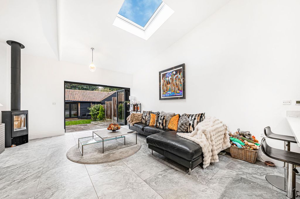 Property photo 3 of 39