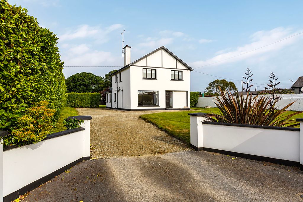 Property photo 2 of 54