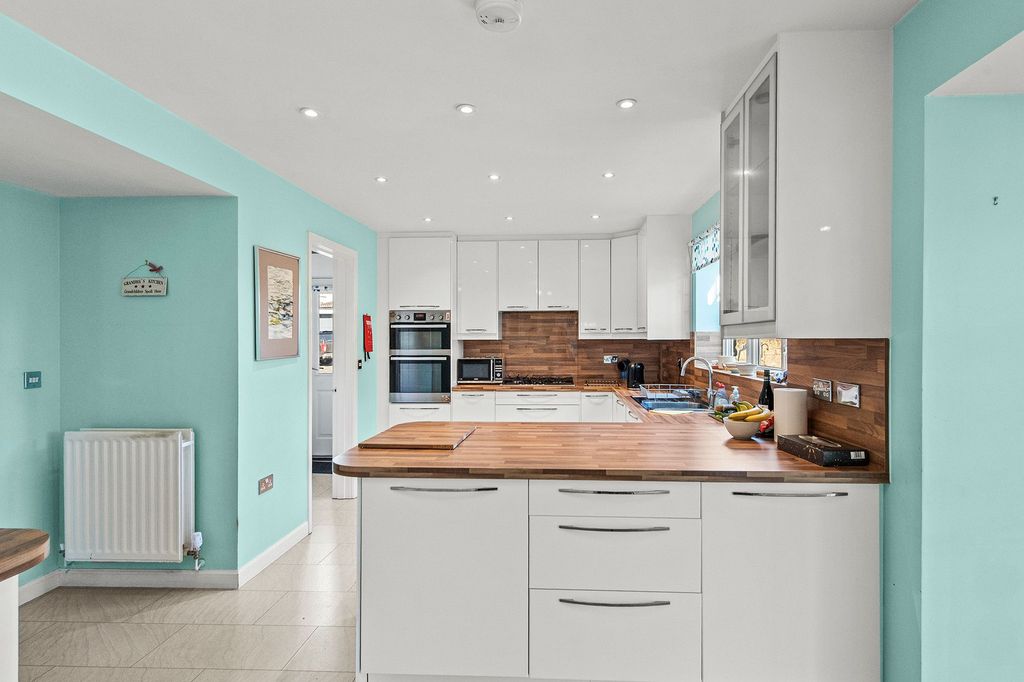 Property photo 3 of 29