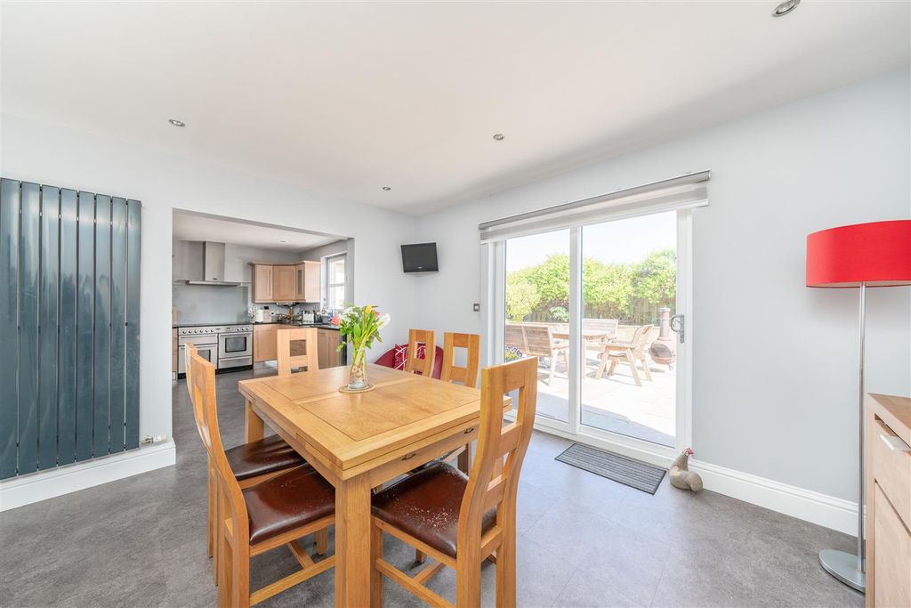 Property photo 3 of 30 Oakwood-08.Jpg