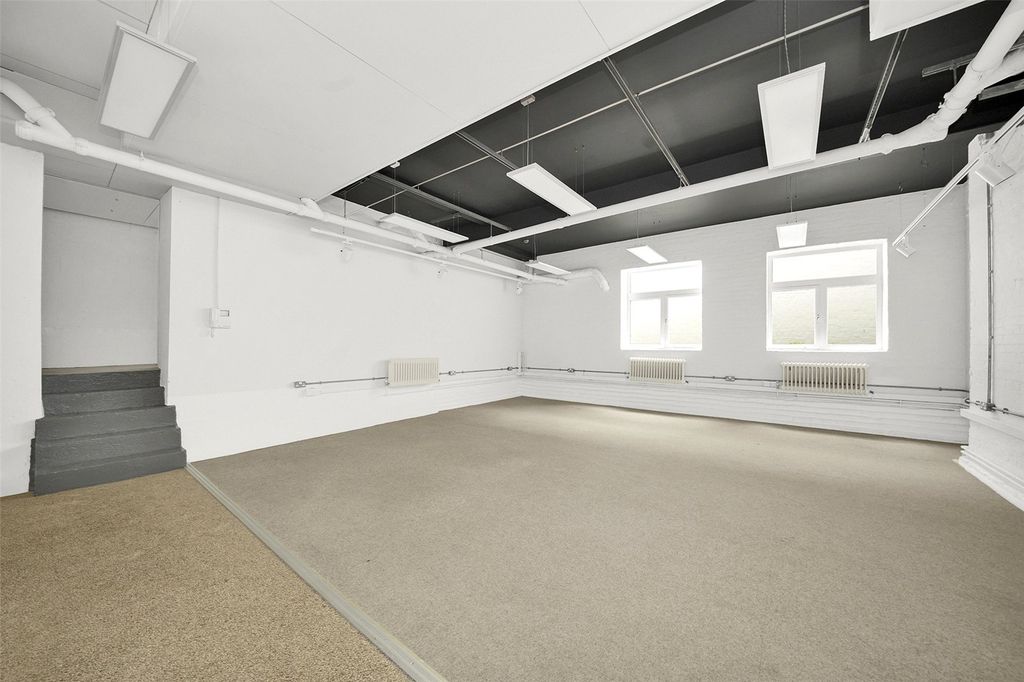 Property photo 2 of 17 Picture No. 02