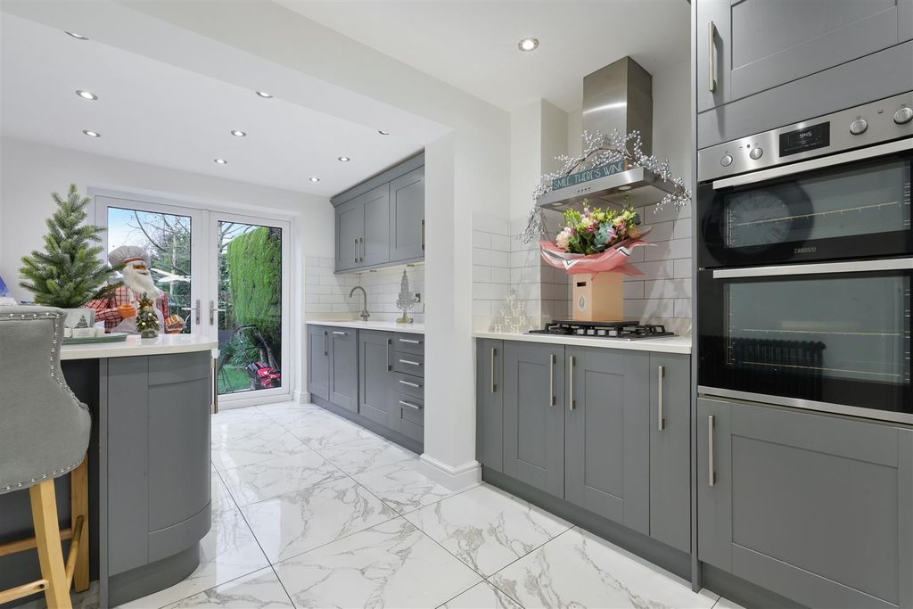 Property photo 2 of 32 Thurnham Way (19).Jpg