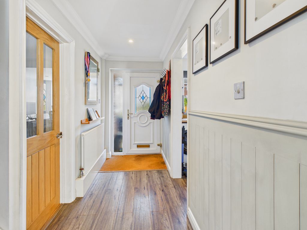 Property photo 3 of 47 Cam05068G0-Pr0059-Still014