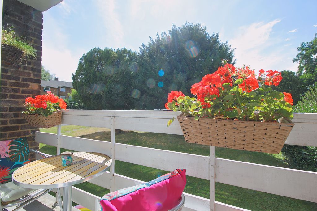 Property photo 1 of 7 Balcony