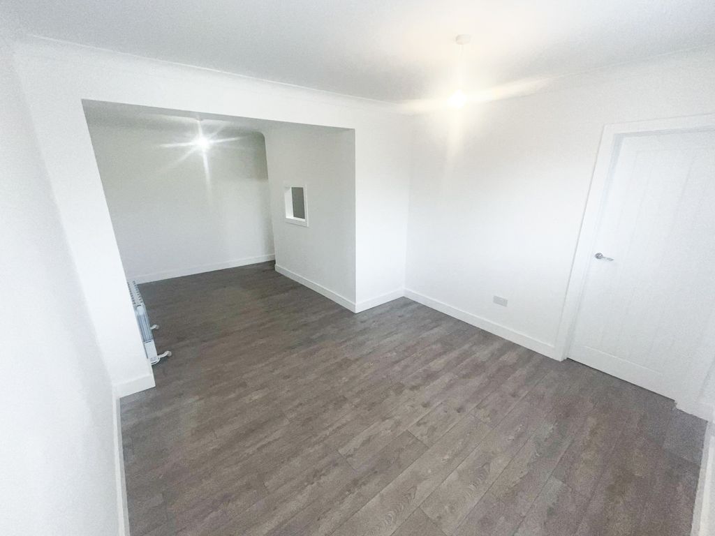 Property photo 2 of 8 Img-20250226-Wa0044-2