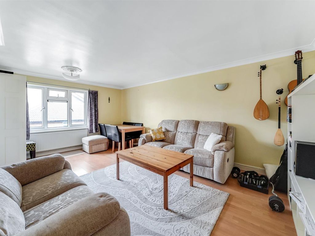 Property photo 2 of 12 Photo 3